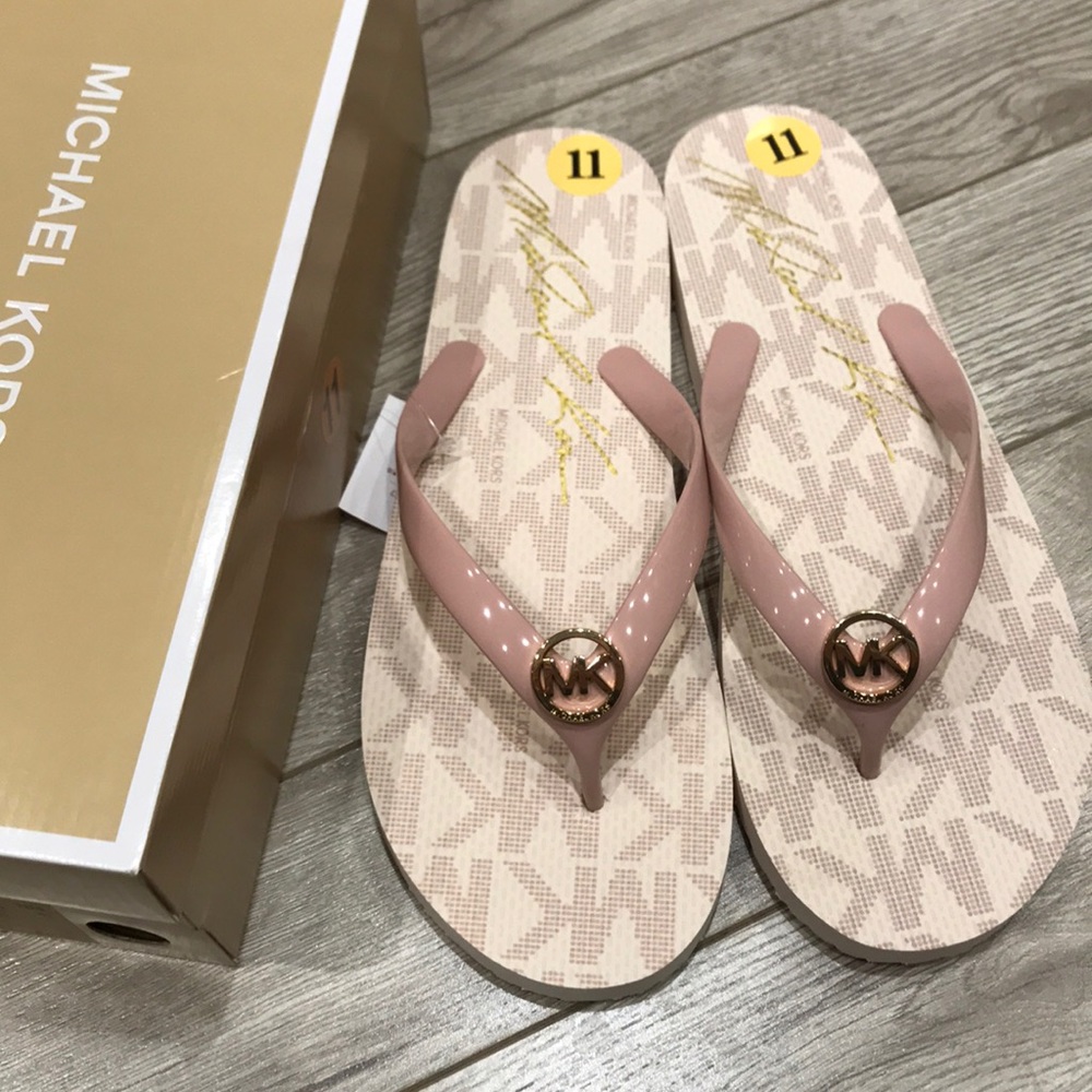 🔥Sale🔥Michael Kors Soft Pink Sandals size 11 nwt